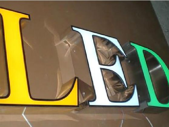 新郑介绍LED招牌的基础知识。